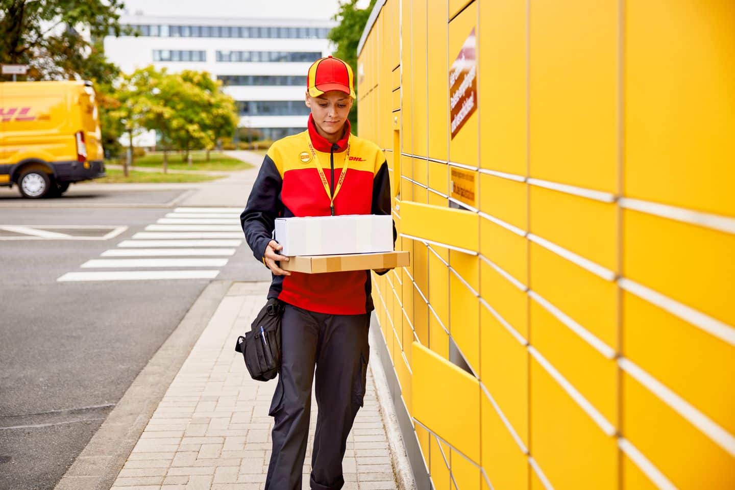 Tutustu 71+ imagen dhl express post